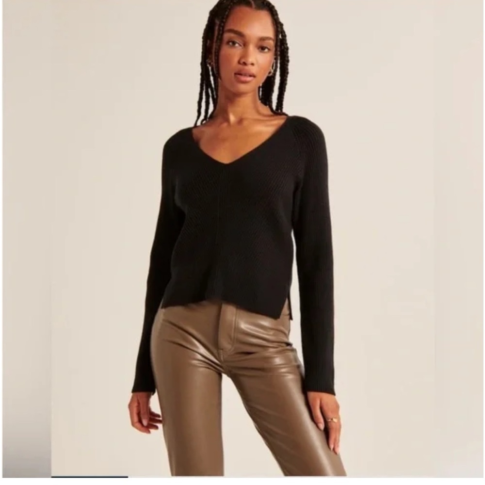 Abercrombie & Fitch Luxeloft V-Neck Sweater Black